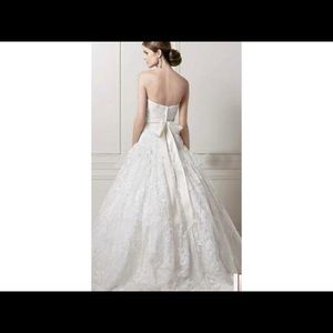 Oleg Cassini Wedding Dress size 6 (NWT)